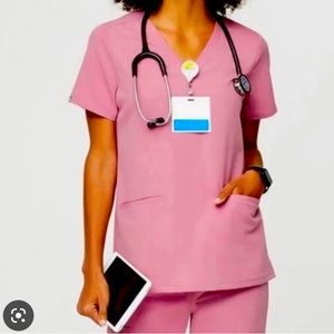 Figs chalk pink Casma 3-pocket top